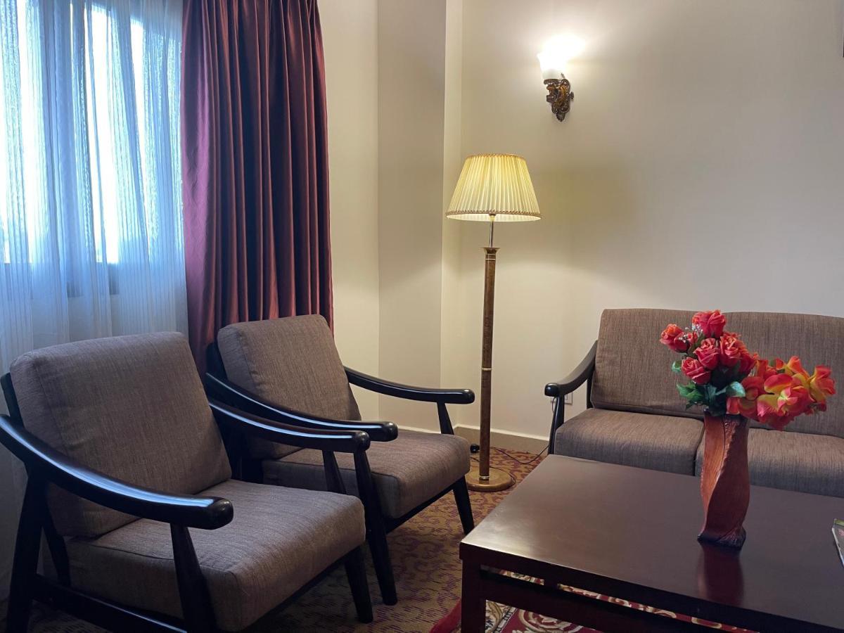 Boulevard Palace Hotel Монровия Экстерьер фото