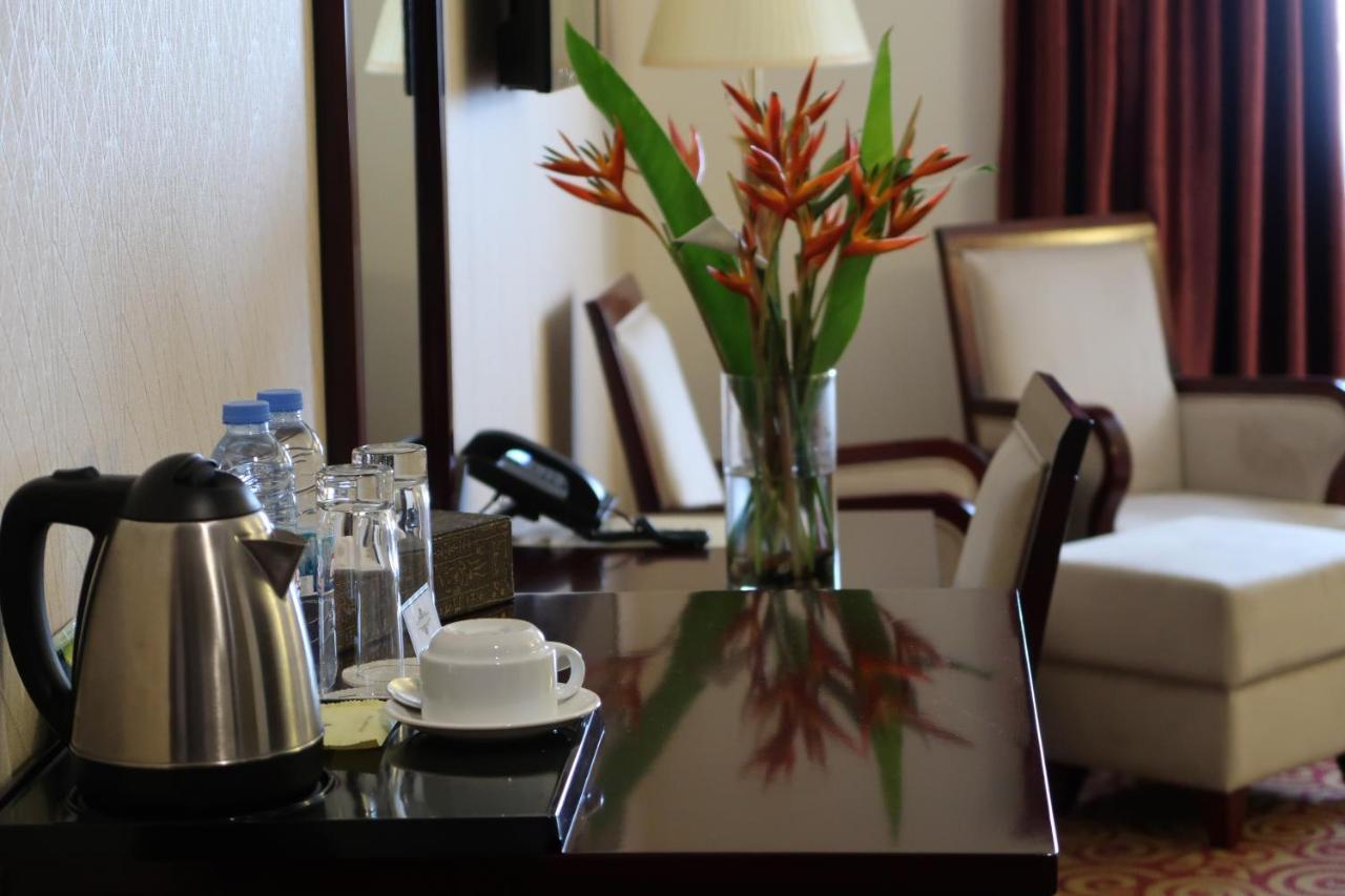 Boulevard Palace Hotel Монровия Экстерьер фото