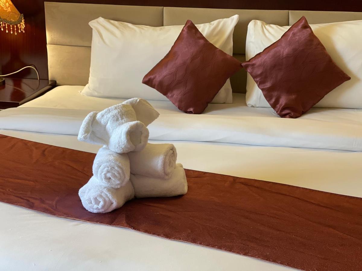 Boulevard Palace Hotel Монровия Экстерьер фото