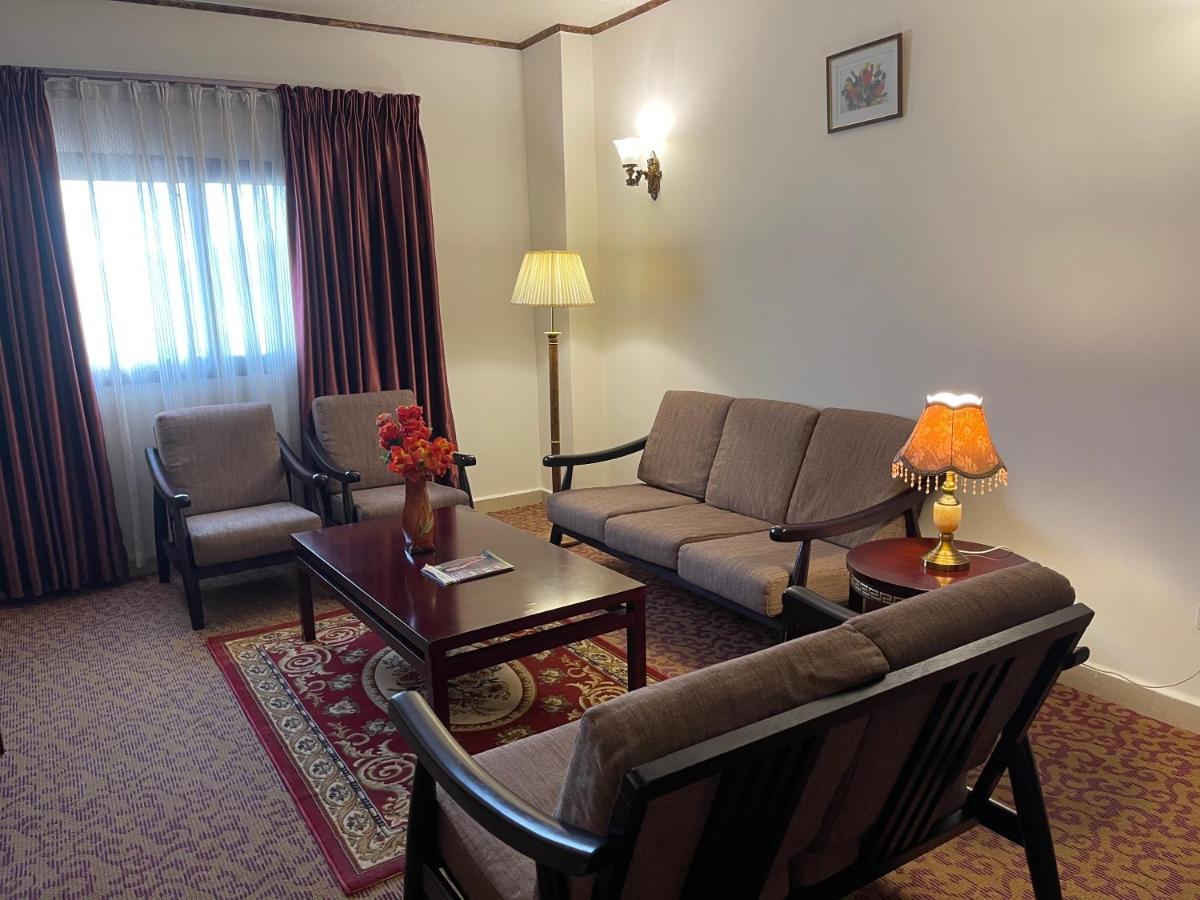 Boulevard Palace Hotel Монровия Экстерьер фото