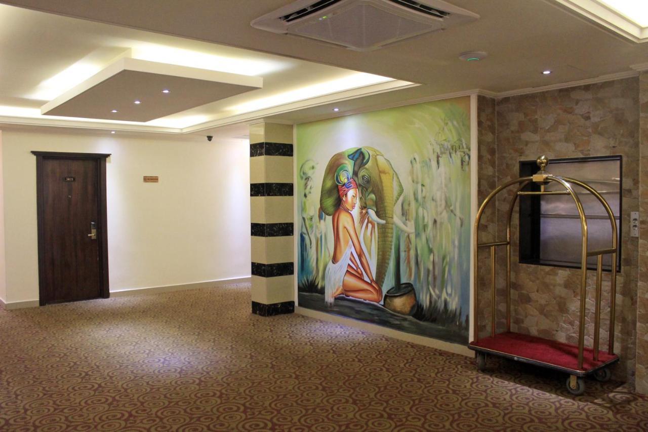 Boulevard Palace Hotel Монровия Экстерьер фото